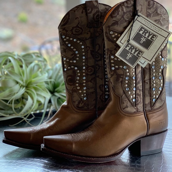 Frye - Cowboy Boots Daisy Dukes - Picture 2 of 5